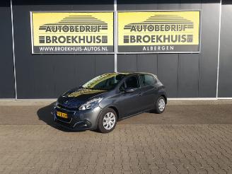 uszkodzony samochody osobowe Peugeot 208 1.2 PureTech Blue Lion 2017/6