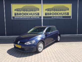 Vaurioauto  passenger cars Volkswagen Golf 1.6 TDI Highline DSG 2015/5