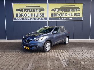 damaged passenger cars Renault Kadjar 1.2 TCe Intens 2017/9