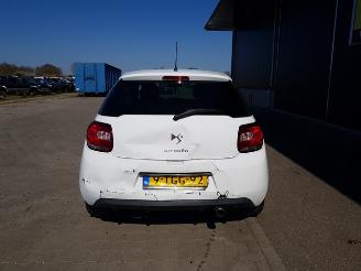 Citroën DS3 1.2 VTi So Chic picture 5