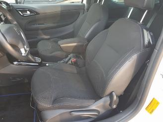 Citroën DS3 1.2 VTi So Chic picture 14