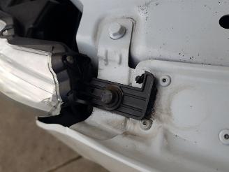 Nissan Qashqai 1.2 Premier Edition picture 12