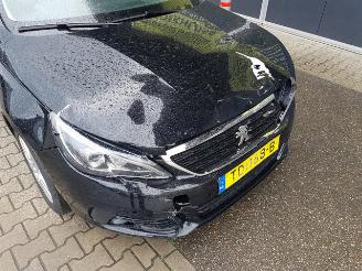 Peugeot 308 SW 1.2 PureTech Blue Lease Executive picture 10