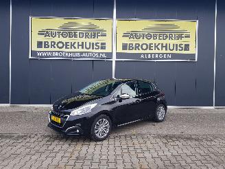 Schadeauto Peugeot 208 1.2 PureTech Allure 2015/11
