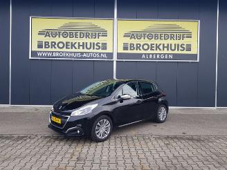 krockskadad bil auto Peugeot 208 1.2 PureTech Allure 2015/11