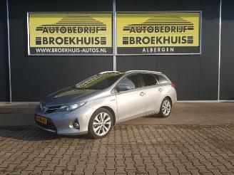 Damaged car Toyota Auris Touring Sports 1.8 Hybrid Lease Pro 2013/7