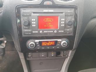 Ford Focus 1.6-16V Ghia picture 17