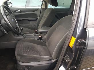 Ford Focus 1.6-16V Ghia picture 13