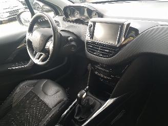 Peugeot 2008 1.6 VTi Allure picture 15