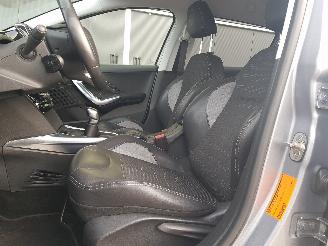 Peugeot 2008 1.6 VTi Allure picture 13