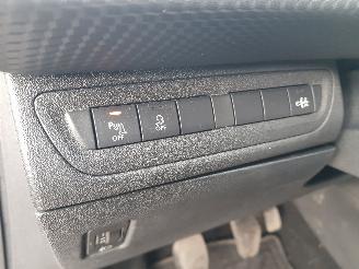 Peugeot 2008 1.6 VTi Allure picture 24