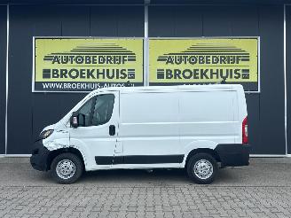 Peugeot Boxer 330 2.0 BlueHDI L1H1 Premium picture 2