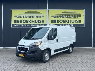 krockskadad bil bedrijf Peugeot Boxer 330 2.0 BlueHDI L1H1 Premium 2019/1