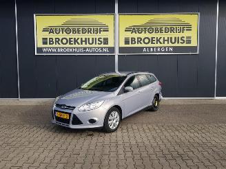 Voiture accidenté Ford Focus Wagon 1.0 EcoBoost Trend 2013/10