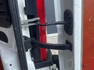 Peugeot Boxer 330 2.0 BlueHDI L1H1 Premium picture 23