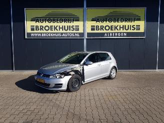 Schadeauto Volkswagen Golf 1.6 TDI Comfortline BlueMotion 2013/10