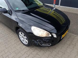 Volvo V-60 1.6 D2 Momentum picture 10