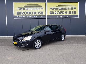 skadebil auto Volvo V-60 1.6 D2 Momentum 2014/1