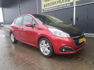 Peugeot 208 1.2 PureTech Signature picture 6