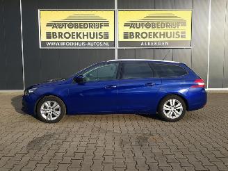 Peugeot 308 SW 1.2 PureTech Blue Lease Executive picture 2