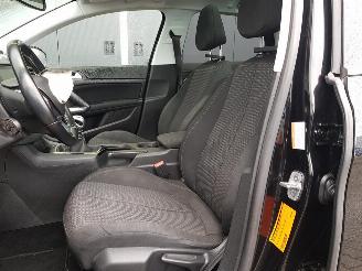 Peugeot 308 SW 1.2 PureTech Blue Lease Executive picture 16
