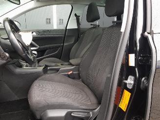 Peugeot 308 SW 1.2 PureTech Blue Lease Executive picture 16