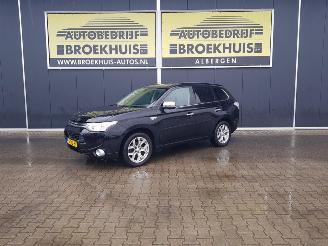 Schadeauto Mitsubishi Outlander 2.0 PHEV instyle 2014/5