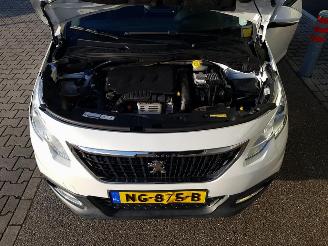 Peugeot 2008 1.2 PureTech Blue Lion picture 12