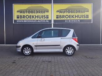 Peugeot 1007 1007 (KM), Hatchback 3-drs, 2004 / 2011 1.4 picture 2