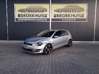 krockskadad bil auto Volkswagen Golf 1.2 TSI Trendline 2012/11