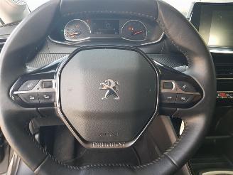 Peugeot 208 1.2 PureTech Active Pack picture 22