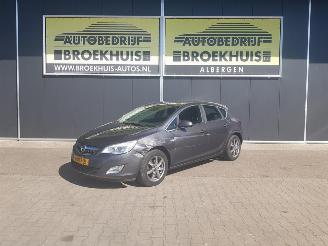 damaged passenger cars Opel Astra 1.4 Turbo Sport 2012/2