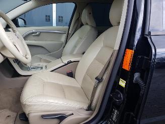 Volvo V-70 2.4 D5 Momentum picture 13