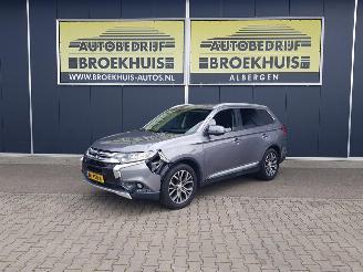 Schadeauto Mitsubishi Outlander 2.2 DI-D Instyle 4WD 7-persoons 2015/9