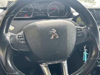 Peugeot 2008 1.2 PureTech Allure picture 19
