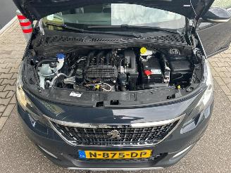 Peugeot 2008 1.2 PureTech Allure picture 14