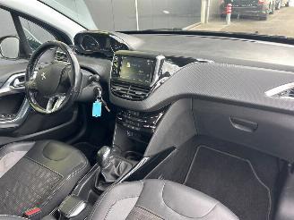 Peugeot 2008 1.2 PureTech Allure picture 18