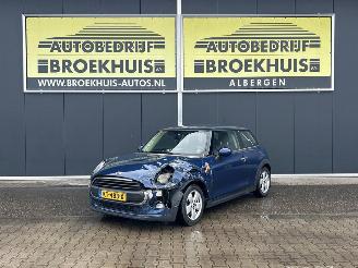 Vaurioauto  passenger cars Mini One Mini 1.5 D Pepper Business 2014/8