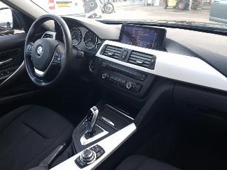 BMW 3-serie 320i Executive picture 18