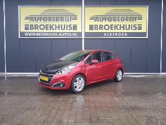 Damaged car Peugeot 208 1.2 PureTech Signature 2019/3