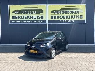 Damaged car Toyota Aygo 1.0 VVT-i x-fun 2020/9