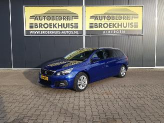 damaged passenger cars Peugeot 308 SW 1.2 PureTech Blue Lease Executive 2020/7