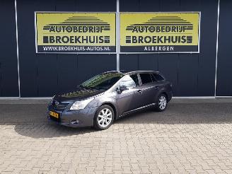 Vaurioauto  passenger cars Toyota Avensis KOMBI T4 2011/4