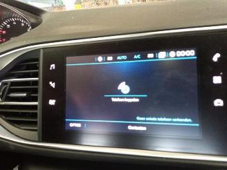 Peugeot 308 308 SW (L4/L9/LC/LJ/LR), Combi 5-drs, 2014 / 2021 1.2 12V e-THP PureTech 130 picture 24