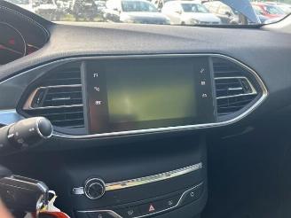 Peugeot 308 308 SW (L4/L9/LC/LJ/LR), Combi 5-drs, 2014 / 2021 1.2 12V e-THP PureTech 130 picture 15