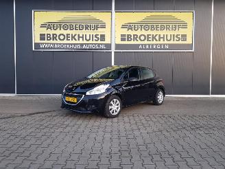 Vaurioauto  passenger cars Peugeot 208 1.0 PureTech Access 2015/1
