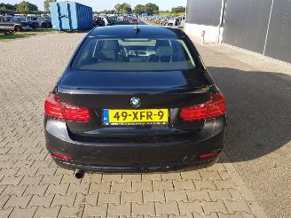 BMW 3-serie 320i Executive picture 5