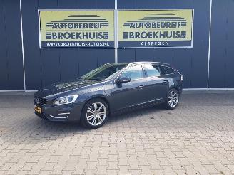 Schadeauto Volvo V-60 2.4 D6 AWD Plug-In Hybrid Summum 2013/12