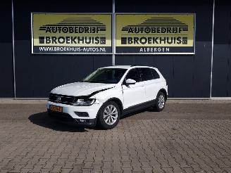 damaged passenger cars Volkswagen Tiguan 1.5 TSI ACT Comfortline 2019/1
