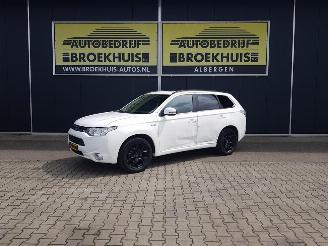 Voiture accidenté Mitsubishi Outlander 2.0 PHEV instyle 2013/12